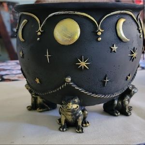 Halloween toad cauldron moon and stars